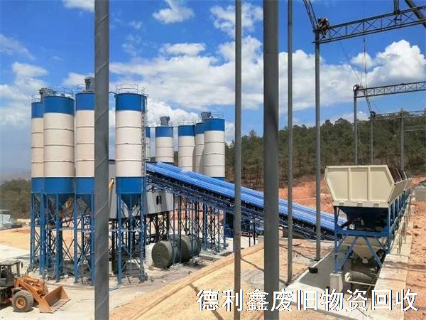 專業(yè)回收攪拌站設(shè)備，攪拌機回收，天津水泥攪拌回收